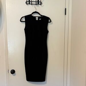 Classic Calvin Klein Black Sheath Dress - Sleek Sleeveless Women's Dress